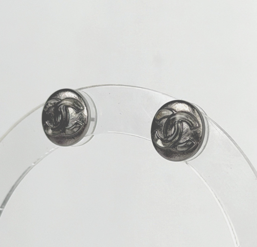 Chanel Ruthenium-Like Finish Round Stud Earrings with CC Logo Design K3